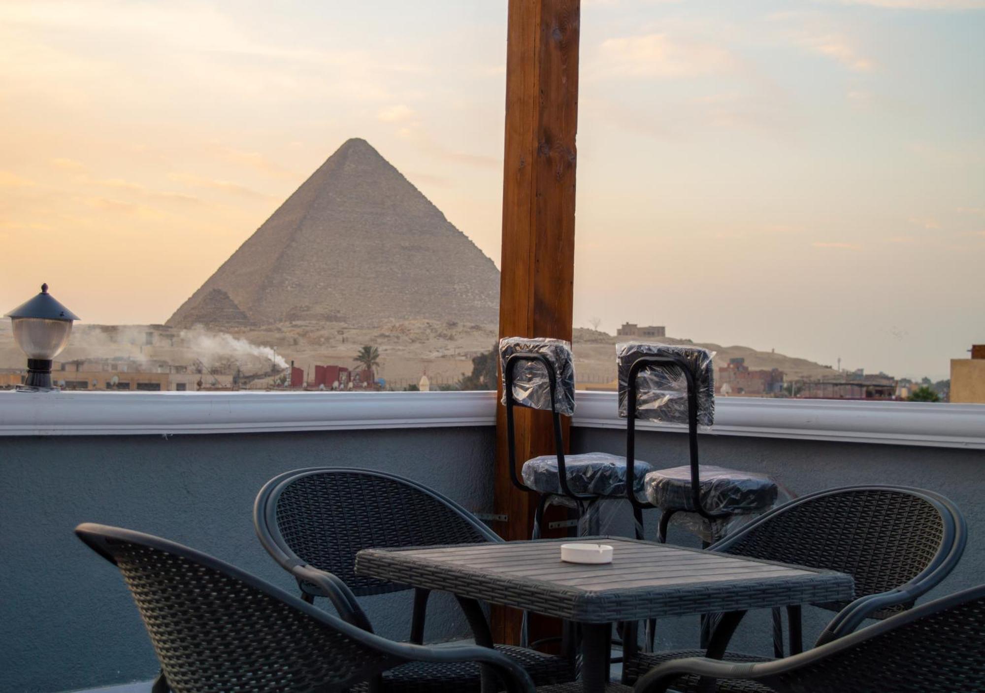 The Pyramids Gate Inn Kafrat al Jabal Bagian luar foto