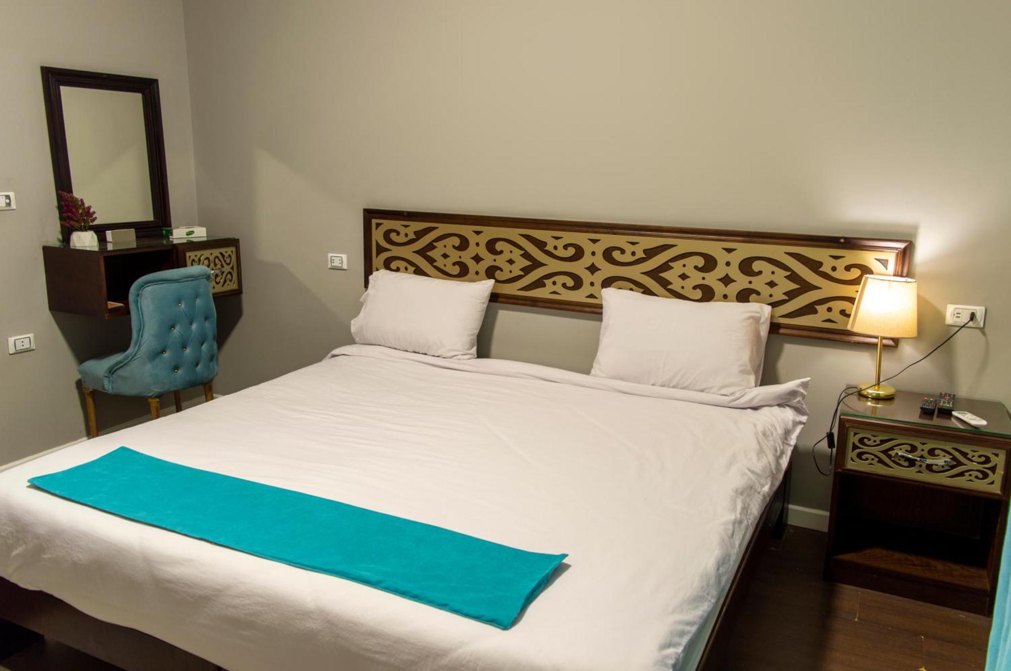 The Pyramids Gate Inn Kafrat al Jabal Bagian luar foto