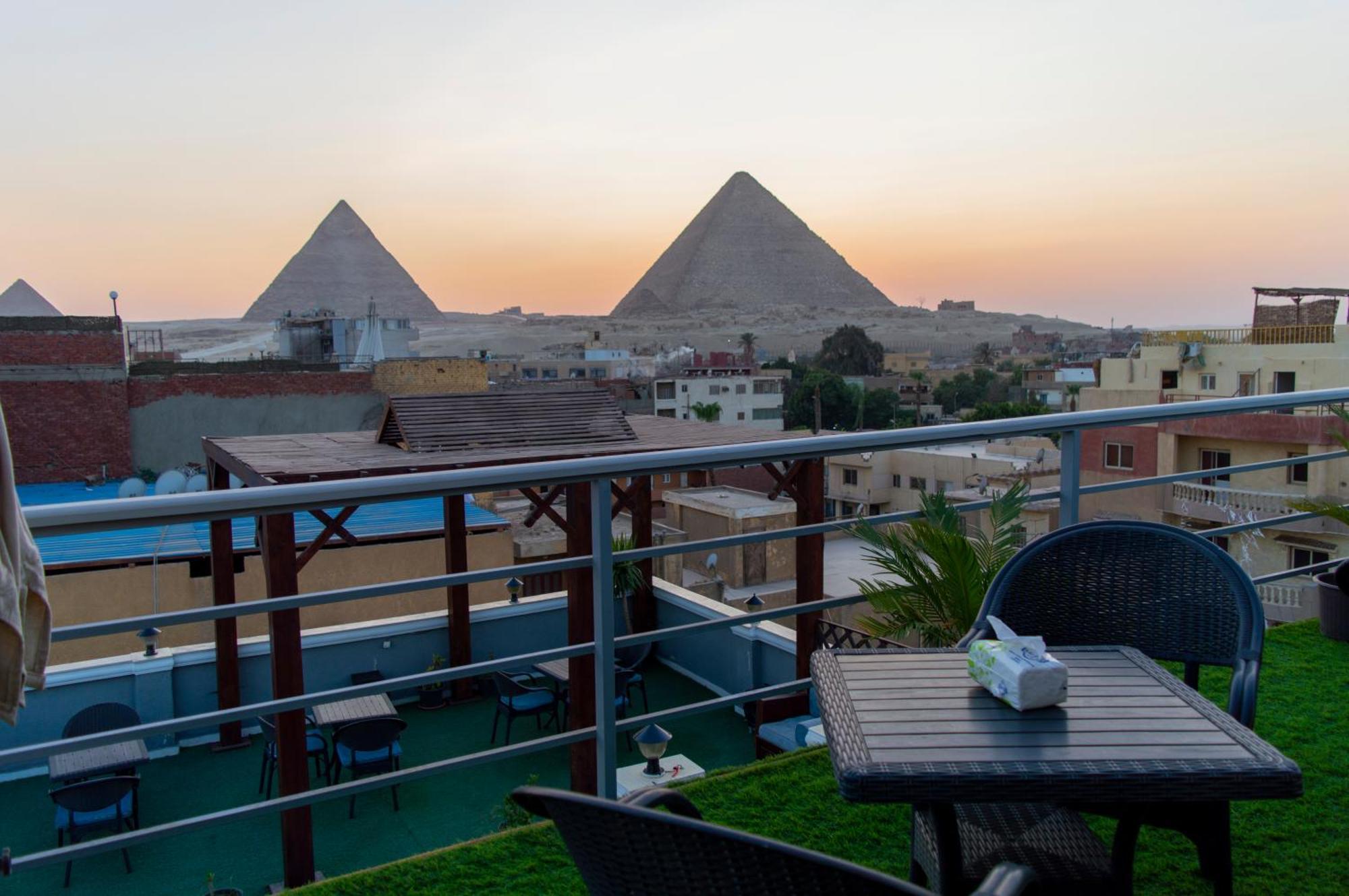 The Pyramids Gate Inn Kafrat al Jabal Bagian luar foto