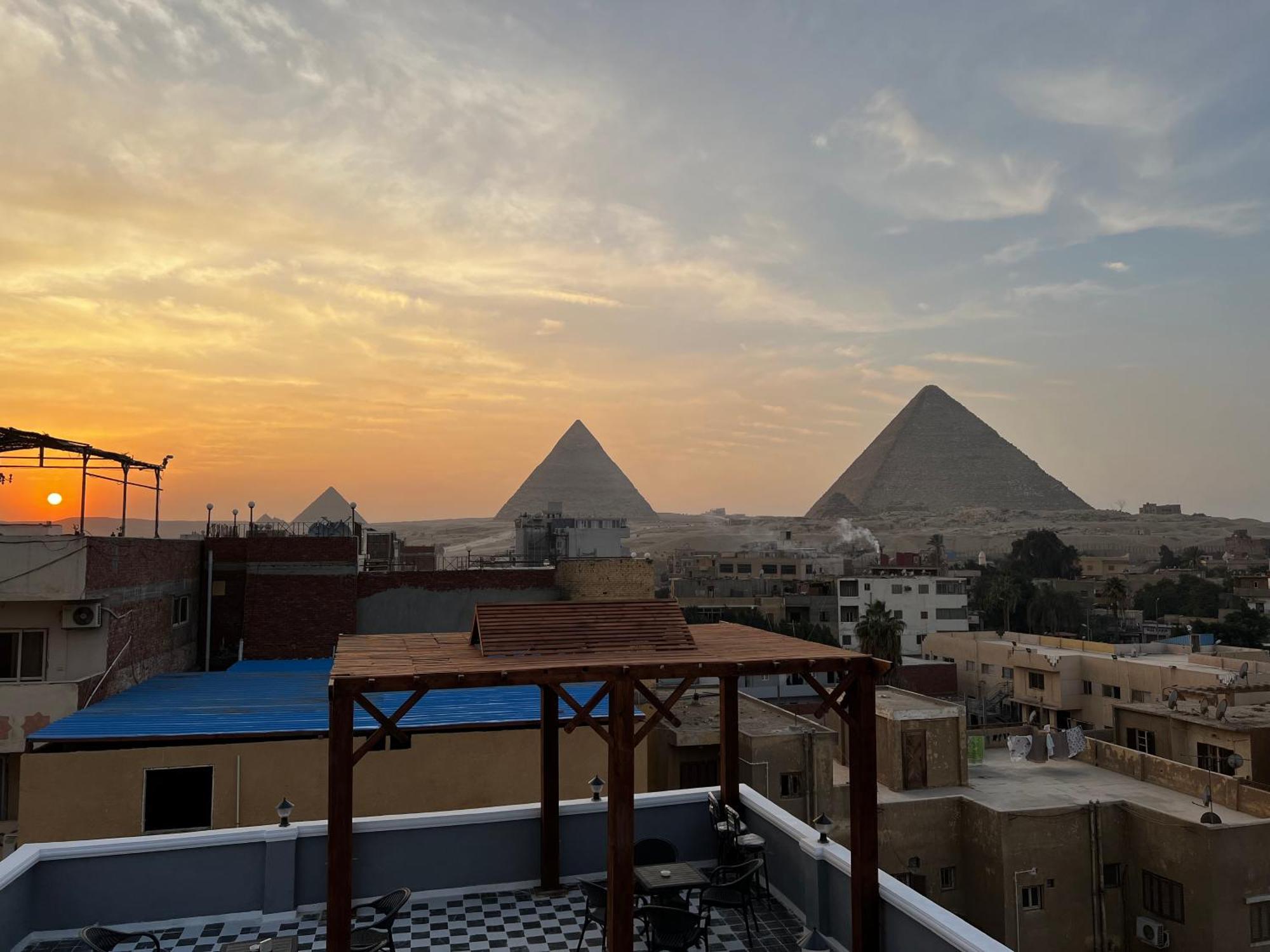 The Pyramids Gate Inn Kafrat al Jabal Bagian luar foto