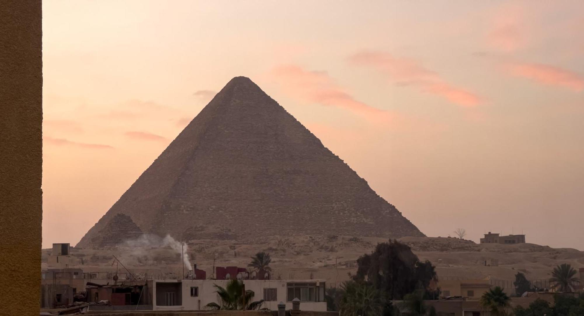 The Pyramids Gate Inn Kafrat al Jabal Bagian luar foto