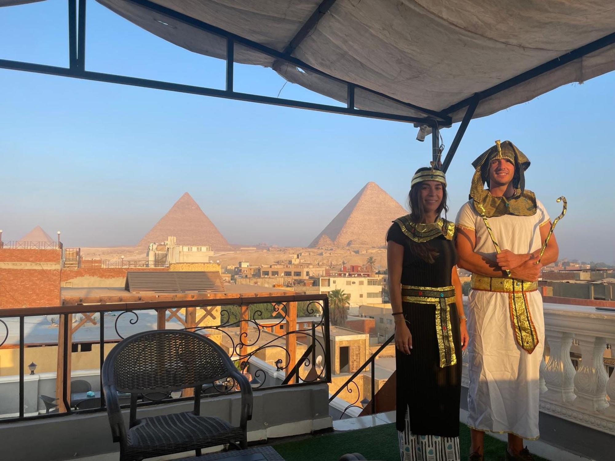 The Pyramids Gate Inn Kafrat al Jabal Bagian luar foto